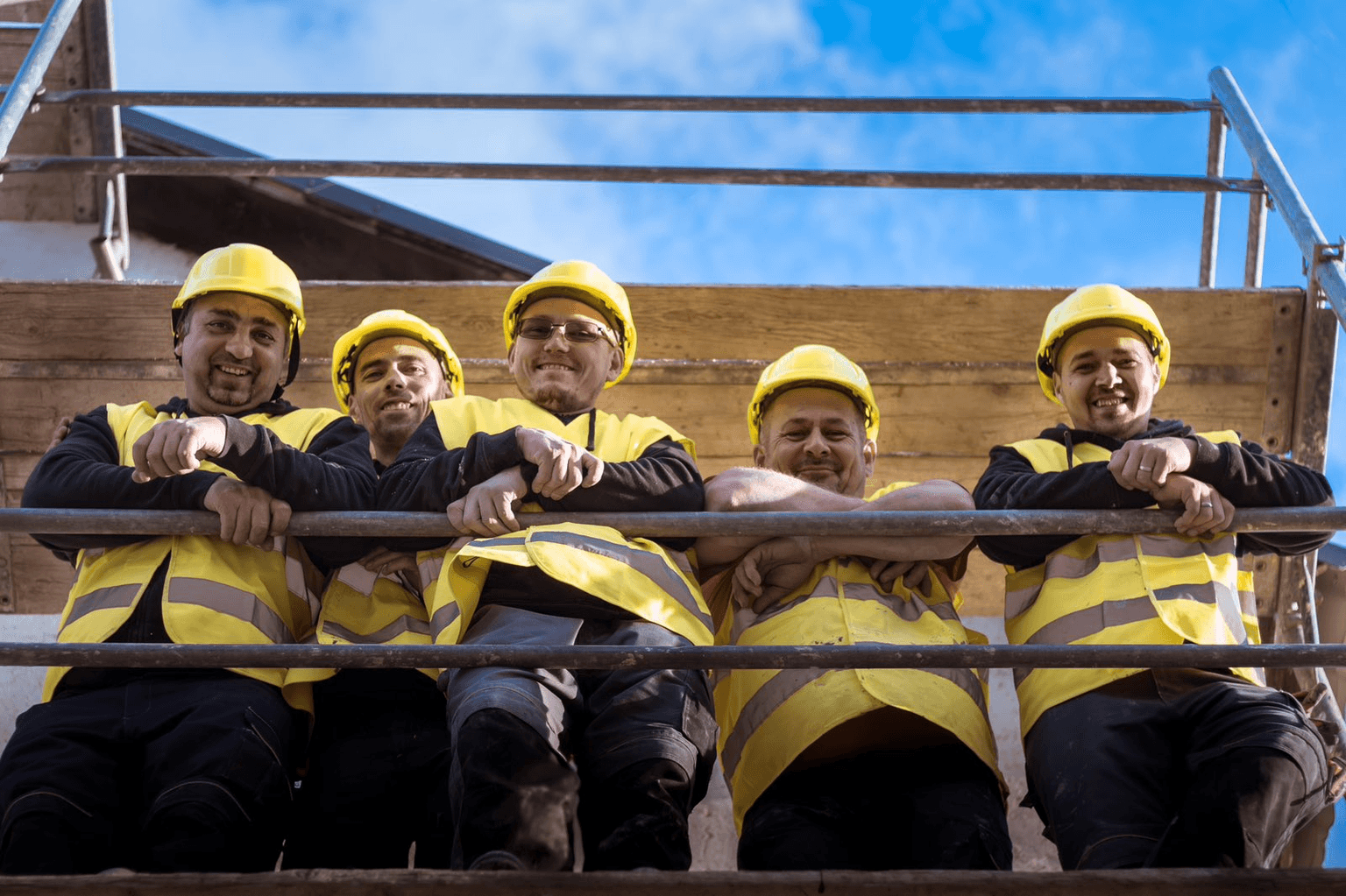 Modern, stílusos nappali sárga fotellel